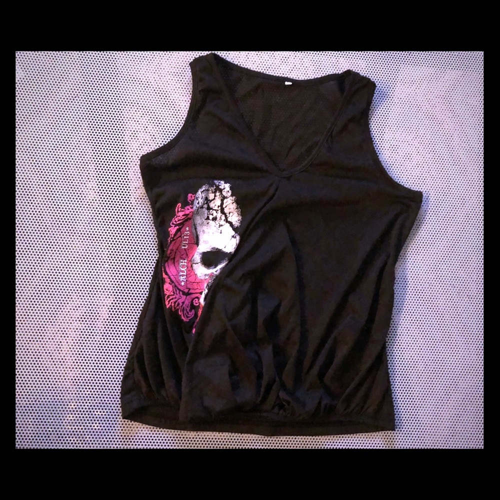 Skull V neck tank NWOT